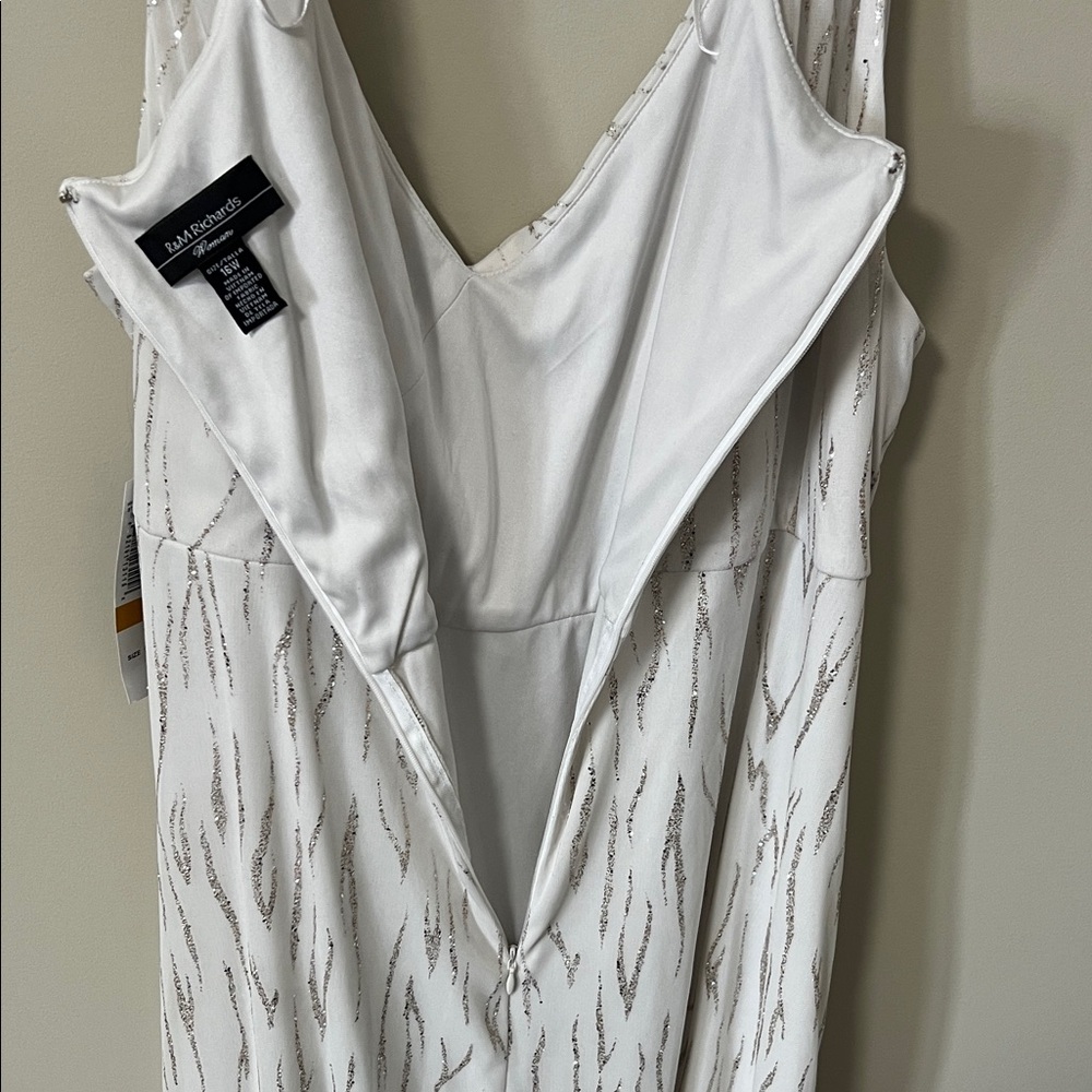 White Full Length Gown Silver Glitter Accents Sleeveless NWT Vintage Bridal 16W - Picture 9 of 16